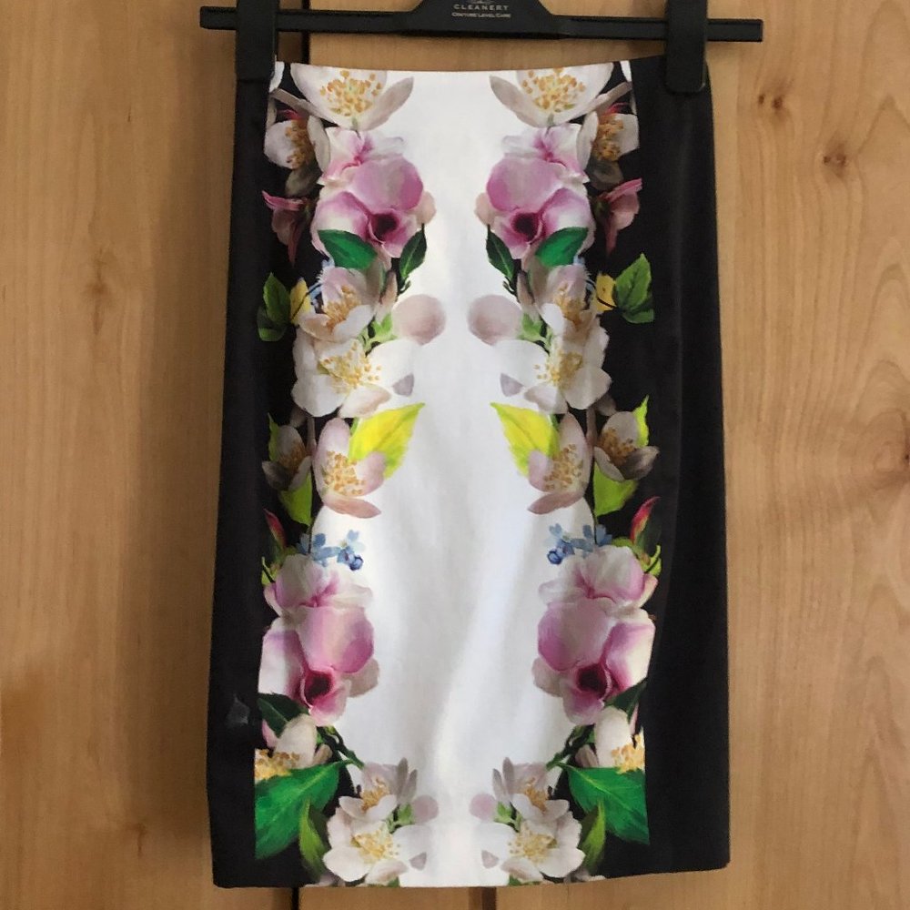 Ted Baker Women's Black Forget Me Not Floral Pencil Skirt Size 0